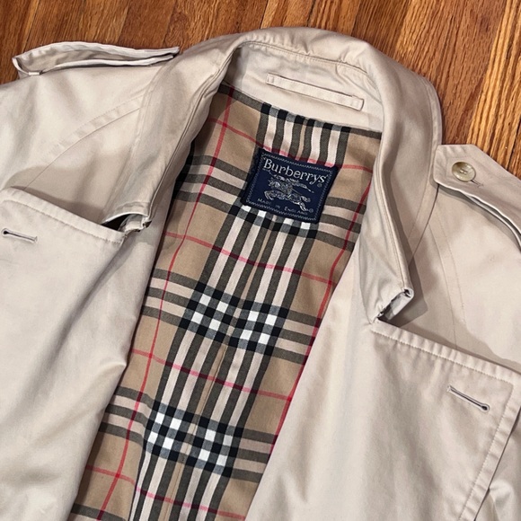 Men’s Vintage Burberrys Trench Coat - Picture 3 of 14